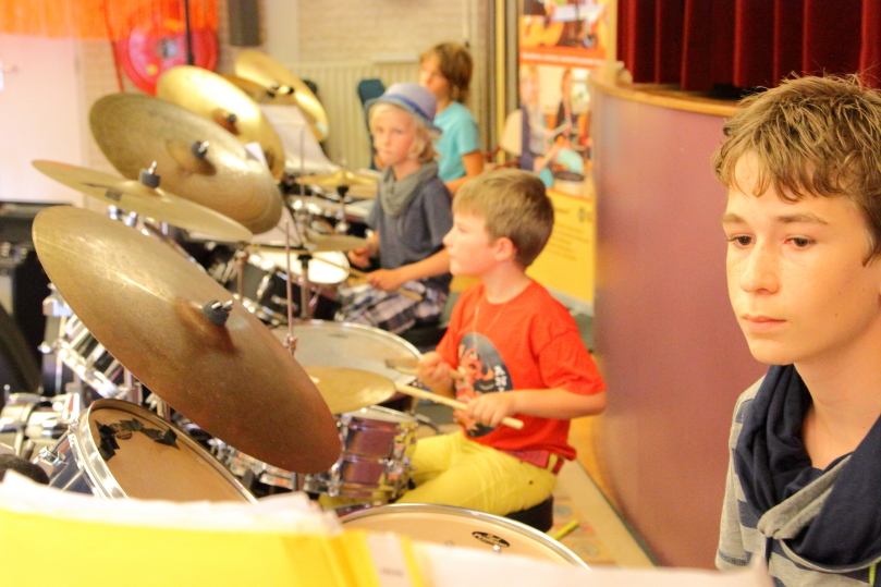 4 drummers 809x540